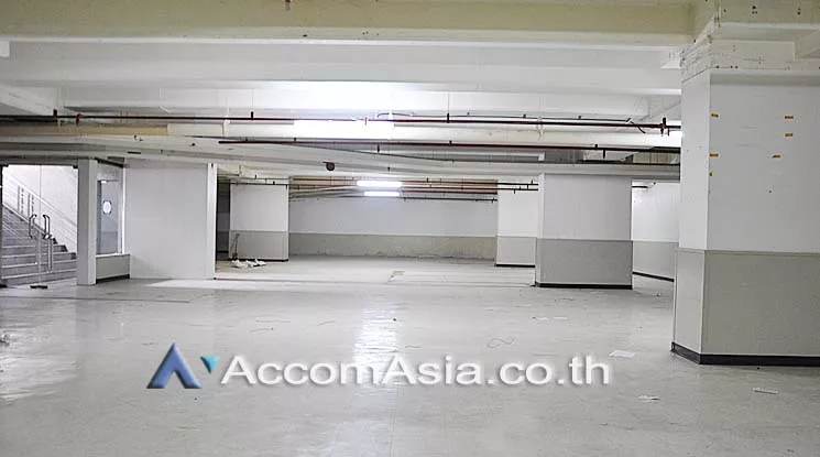 Office |  Retail / showroom For Rent in Silom, Bangkok  near BTS Chong Nonsi (AA15410)